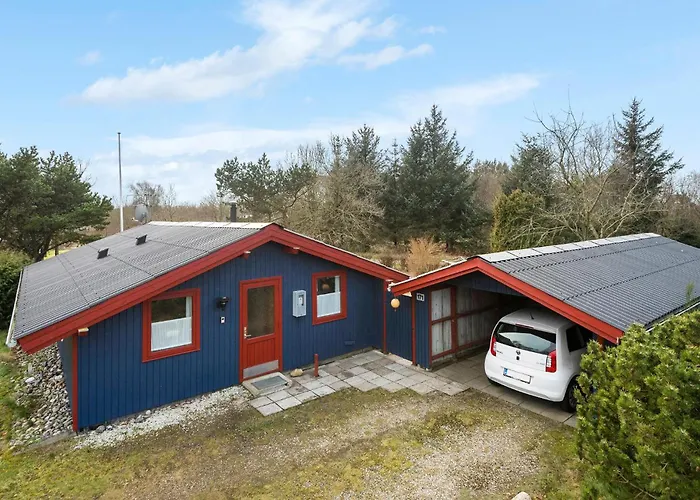 Three-bedroom In Dom wakacyjny *