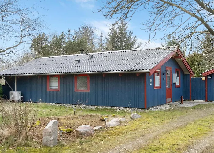 Three-bedroom In Dom wakacyjny *